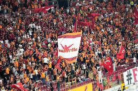 Doğruyu söyleyin sucuk ekmek mi yiyorsunuz yağcılıkmı çekiyorsunuz yoksa mültecilik mi yapıyorsunuz ?? #ultrAslan  #mülteciler