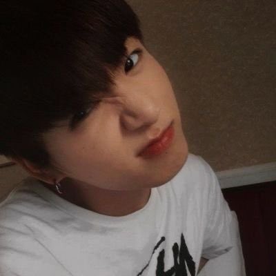 morcegablo's tweet photo. parabéns meu amor, te desejo tudo q há de bom e mais belo nesse mundo. que vc continue sendo esse homem incrível que vc é. EU TE AMO, minha paz 🤍 meu jungkook 

#HappyJungkookDay https://t.co/xhluXORarJ