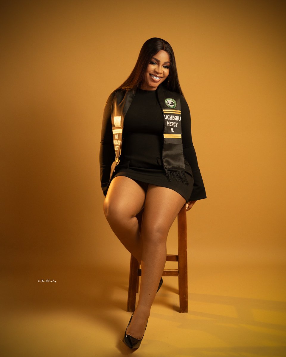 My heart is filled with gratitude 
Graduated sometime last month🥳
Tell me congratulations 🥳