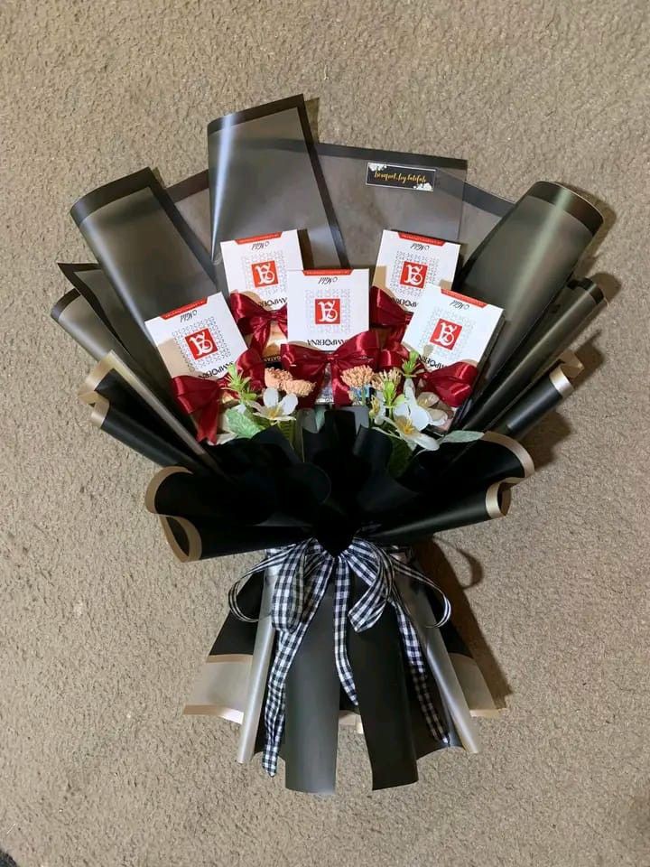 fleurdumall's tweet image. Sera.

Muse bocah ini ultah, happy birthday Muse adik kecintaan 🥳 @duskcent