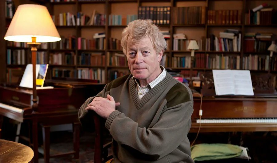 📌 Hoy hace 6 años del fallecimiento de Sir Roger Scruton.    

Aprovechamos para compartir de nuevo el Diálogo “Sir Roger Scruton, in memoriam” con <a href="/EGMaiquez/">Eنr¡que G-Máiquez</a> y Jorge Soley.    

▶️ Youtube: youtu.be/HevR4XZve4M 
🔊 iVoox: ivoox.com/seminario-in-m…