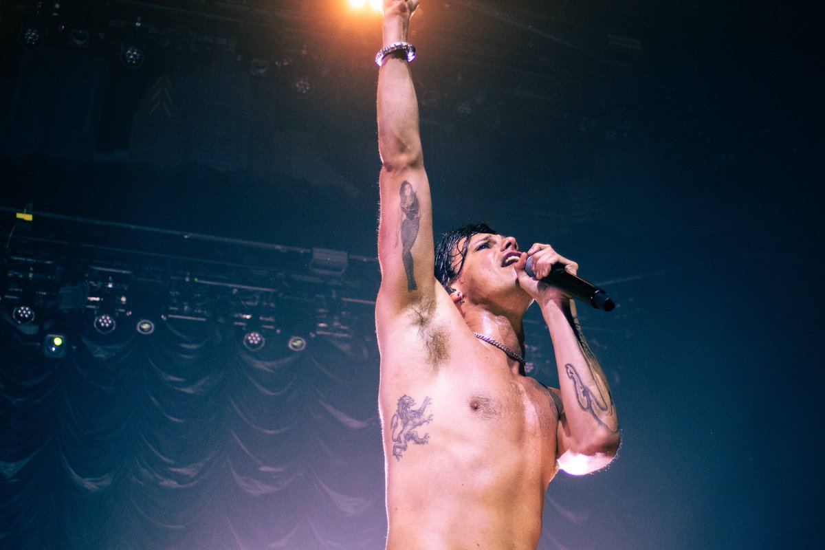 ollieinfocus's tweet photo. yungblud in austin last night was pure magic. keep an eye on for my full coverage + review of “are you ready boy?” https://t.co/O0iI8If9Nj