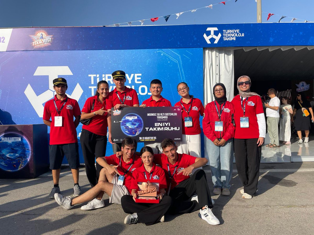 Biz güçlü bir aileyiz ve iyi bir ekibiz! 💪🏻

Devlet himayesindeki çocuklarımız #TEKNOFEST Mavi Vatan'ın İnsansız Sualtı Sistemleri Yarışması kategorisinde, tasarladıkları "Dikenli Vatoz Balığı" ile En İyi Takım Ruhu Ödülü'nü kazandı.

Sizinle gurur duyuyoruz çocuklar,