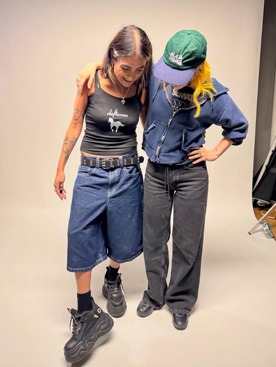 paramorebr's tweet photo. Hayley com @Naina_LDN! ✨ https://t.co/1QRDGe1yym