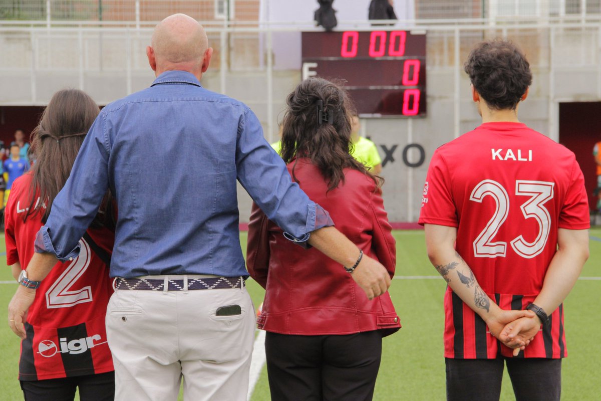 ⚽️Iñaki Gomez Mardones presidentea Gobelako futbol-zelaian izango da gaur, Arenas Clubeko Lehen Federazioko debuta ikusten.
❤️Getxoko klubak omenaldi hunkigarria egin dio maiatzean hil zen Jose Angel Ortega 'Kali' tresneriari.
