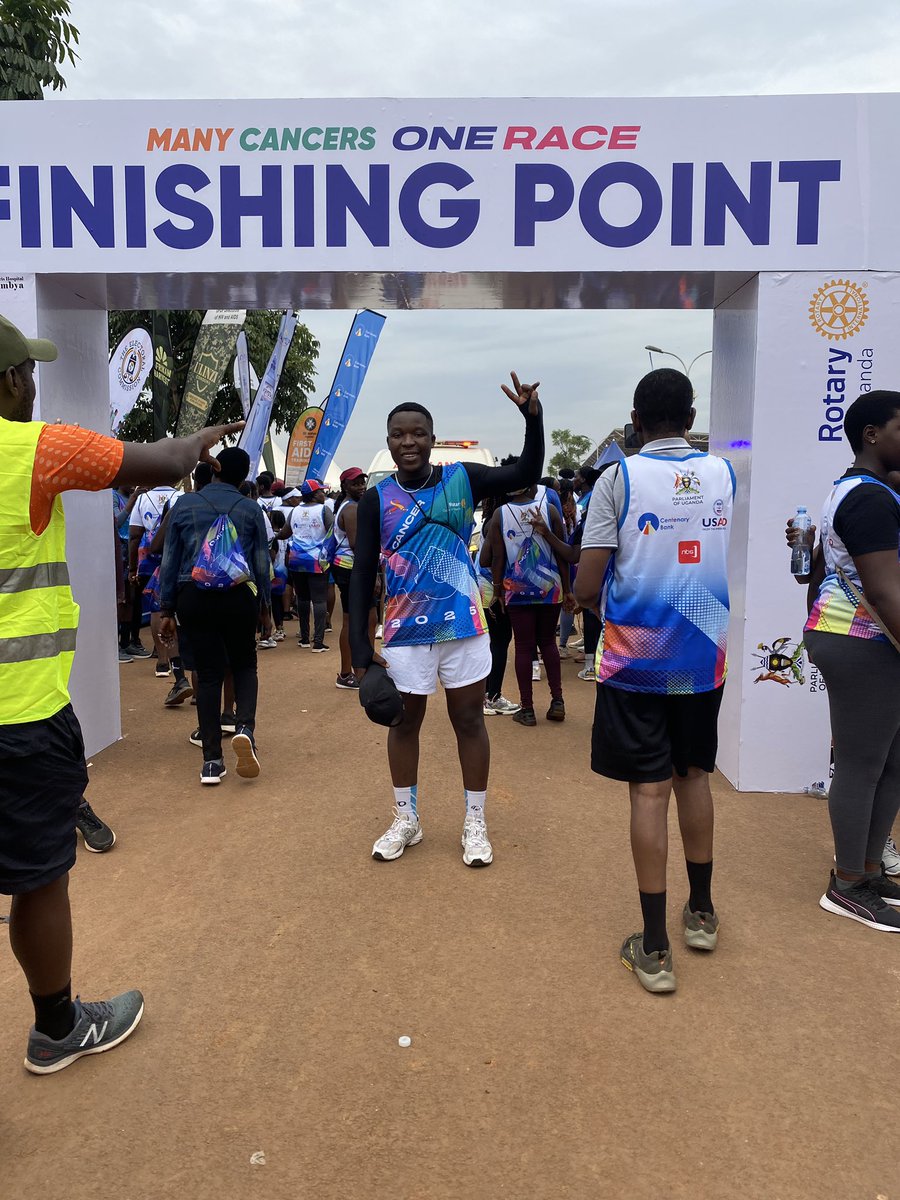 luseericmathew's tweet image. With the mighty family of @KampalaSouth and @RctKampalaSouth  we managed to take on the race #CancerRunUg25 for a good cause #ManyCancersOneRun  in a fund raise to build the cancer treatment lab thank you @UgRotaryCancerP 
Together we can make it happen.

My 21km 🏃‍♂️🏃‍♂️challenge ✅