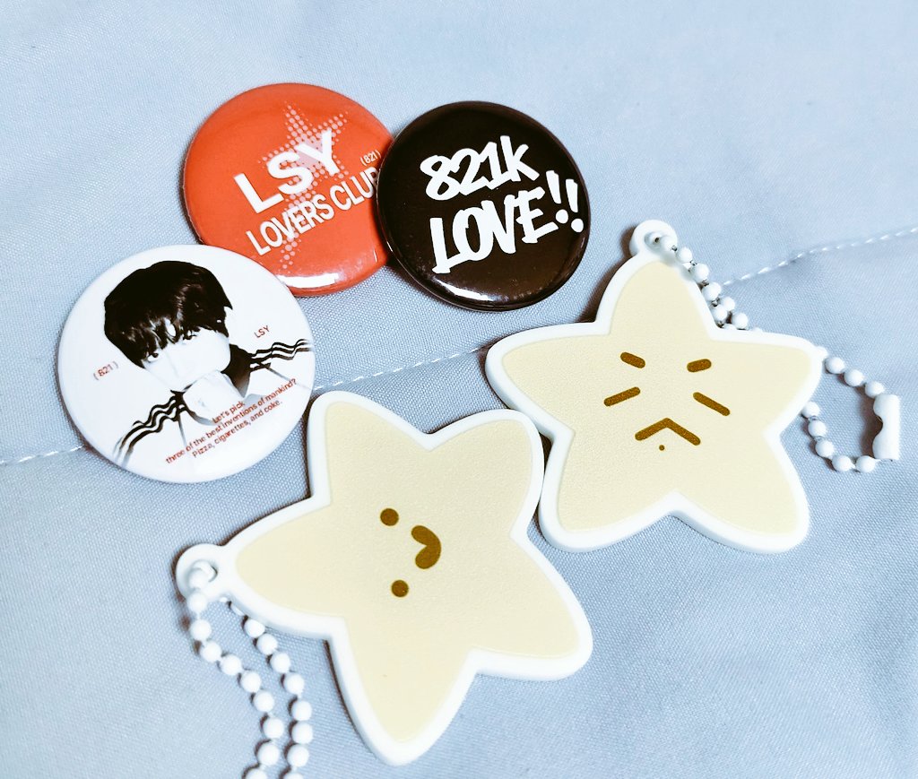 늦게후기올려서 죄송합니다🥹
너무,,,너무너무아름다워요!!!!역시 락스타는 피자 콜라 담배 3요소로이루어졋죠아무도부인할수없죠
덕분에 승자님탄신일이 더욱행복해졋어요,,,정말감사합니다 인류의최고발명품3종 다시한번샤라웃하며 이벤트열어주신 계정주님 복많이받으세요!!💕