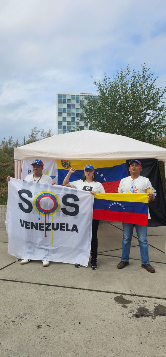 #ATENCIÓN: Tres venezolanos se han declarado en huelga de hambre a las afueras de la Corte Penal Internacional en La Haya, exigiendo que se acelere el proceso contra la tiranía de Nicolás Maduro por crímenes de lesa humanidad.