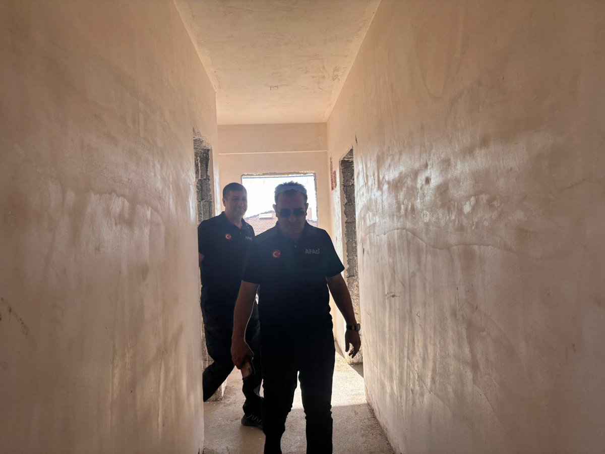 Ak Parti Milletvekilimiz Erol KELEŞ ve İl Müdürümüz Dr. Cafer GİYİK, Keban İlçesi Sağdıçlar ve Denizli köylerini ziyaret ederek vatandaşlarımızı dinledi. İl Müdürümüz Dr. Cafer GİYİK ve İl Müdür Yardımcımız Birkan BAŞ, köy afet evlerinde incelemelerde bulundu.