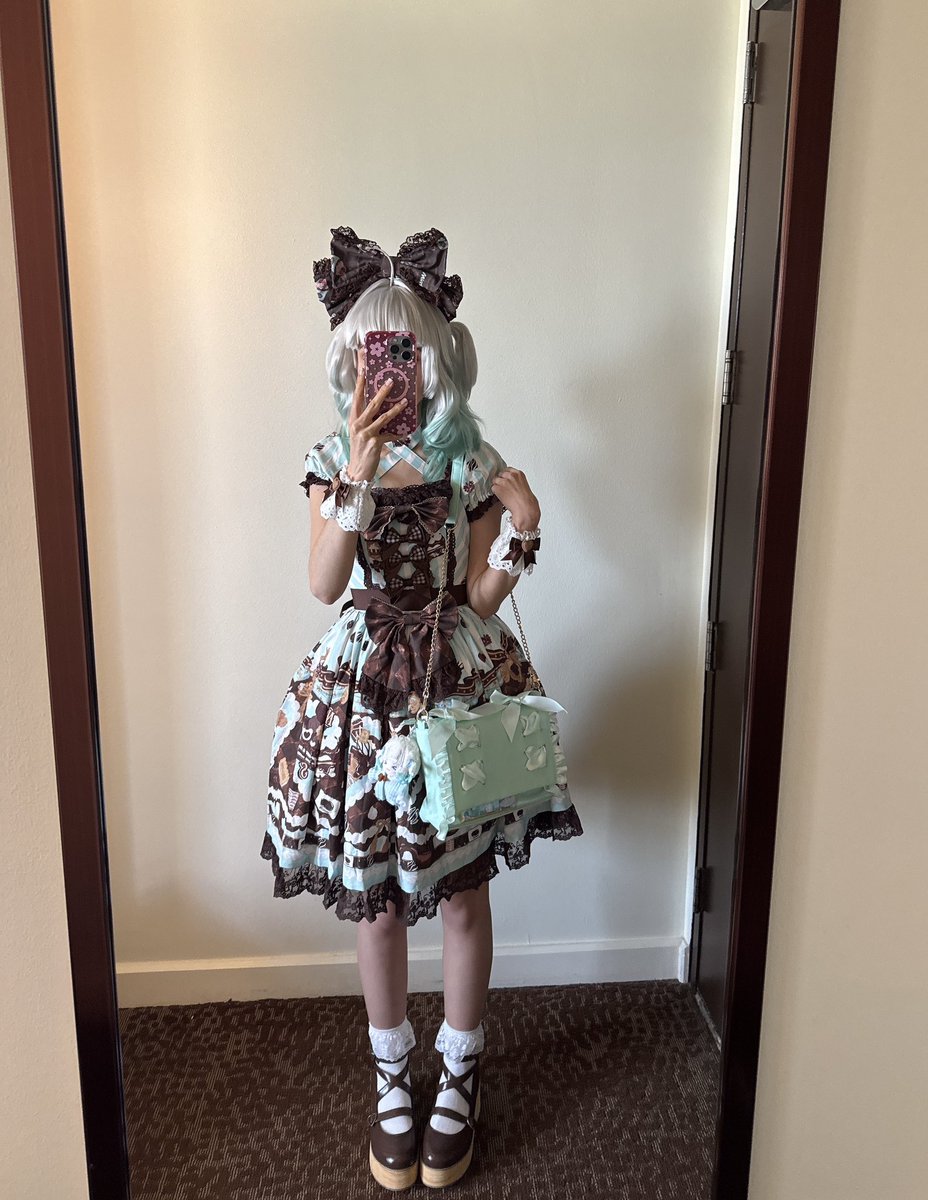 lolita Minto today 💝🍫👻
so happy with how this coord/cosplay turned out 🥹
#Fantography