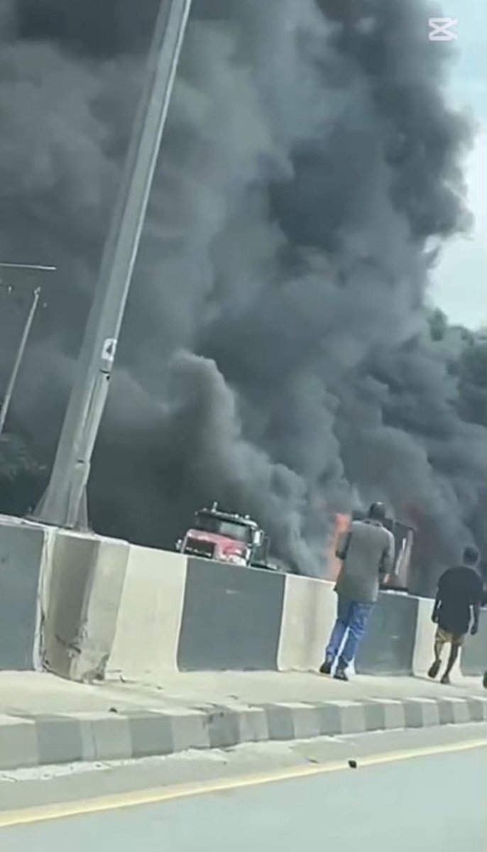 oxygist's tweet image. BREAKING: A diesel tanker overturned and caught fire today at lyana Isolo on the Apapa-Oshodi Expressway, causing significant disruptions.

(Saliba #JusticeForRuth You&apos;ll Never Walk Alone Phyna Ebuka Baddy)