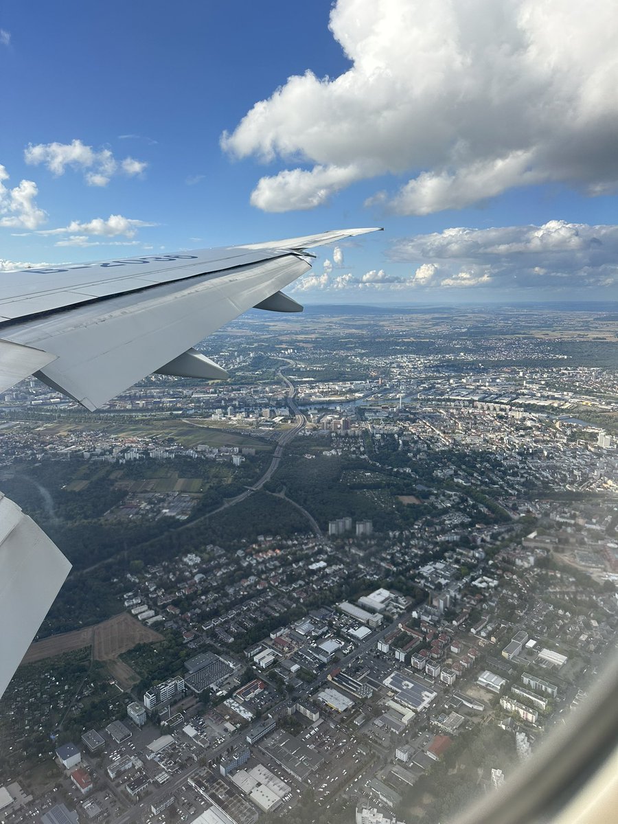 Yaz889's tweet photo. #Frankfurt #Giessen Lovely sunday from a university city to a major city https://t.co/Zh7UxT1sTp