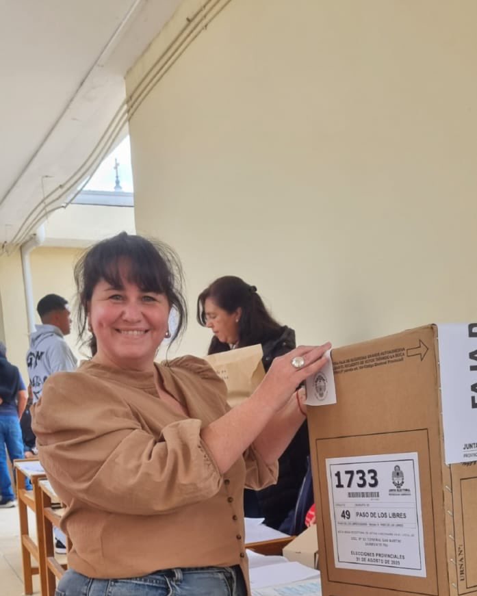 Emitiendo mi voto con la convicción y la certeza de que los correntinos y correntinas se despertaron. 

Hoy comienza una nueva etapa en nuestra Patria Chica. Hoy cambiamos la historia.

#tinchogobernador #tinchoascúagobernador #limpiarcorrientes #pj #partidojusticialista