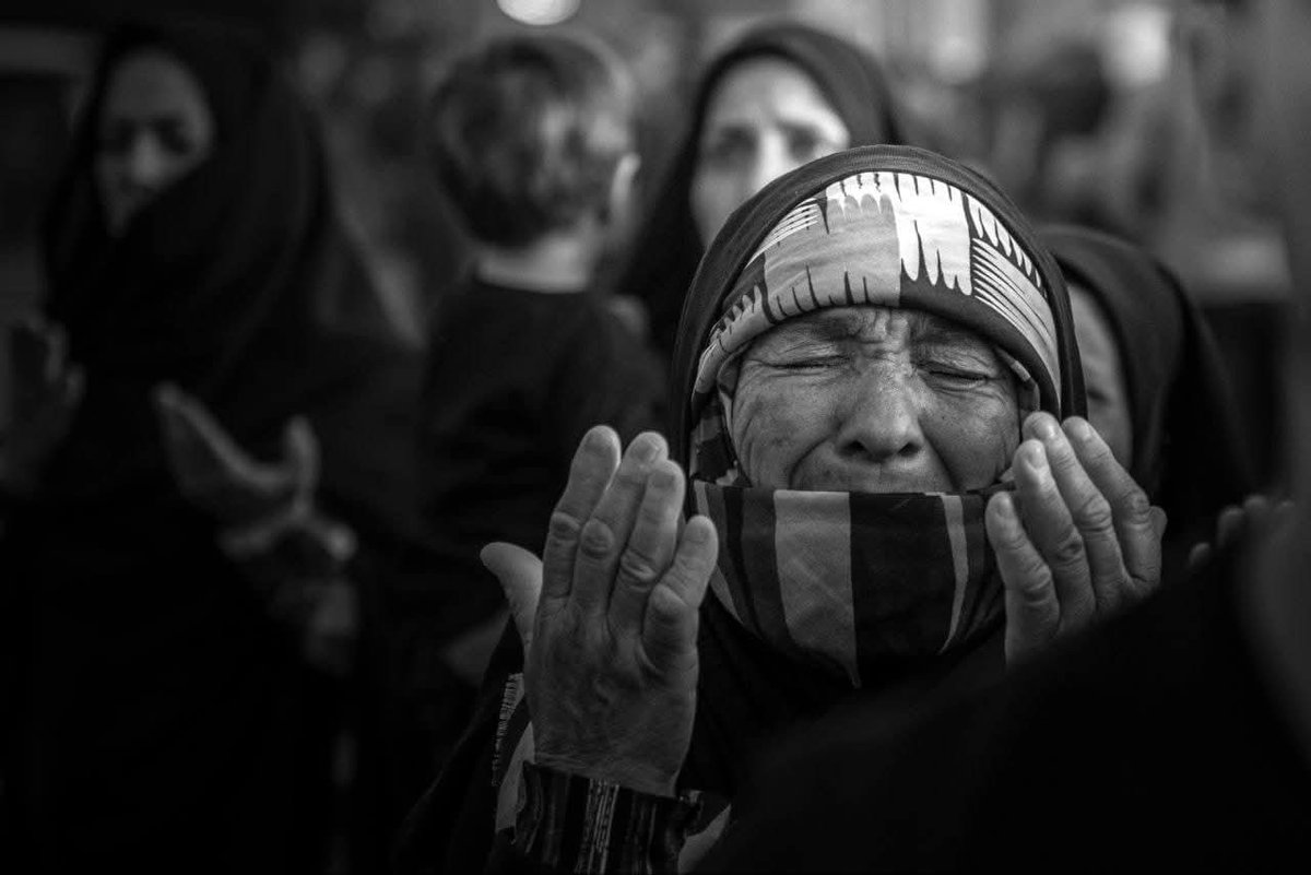 اماں وہ بیںیوں کا تڑپنا وہ شور و شین 
اماں رہے گی یاد وہ آہ و بکا وہ بین 
اماں رباب س روتی تھی اصغر ع کو صبح و شام 
اکبر ع کو یاد کرتی تھی لیلی س تشنہ کام 

#اسیران_کربلاؑ_مدینہ_واپسی

'Ahle Haram'
'Madina Munwara'