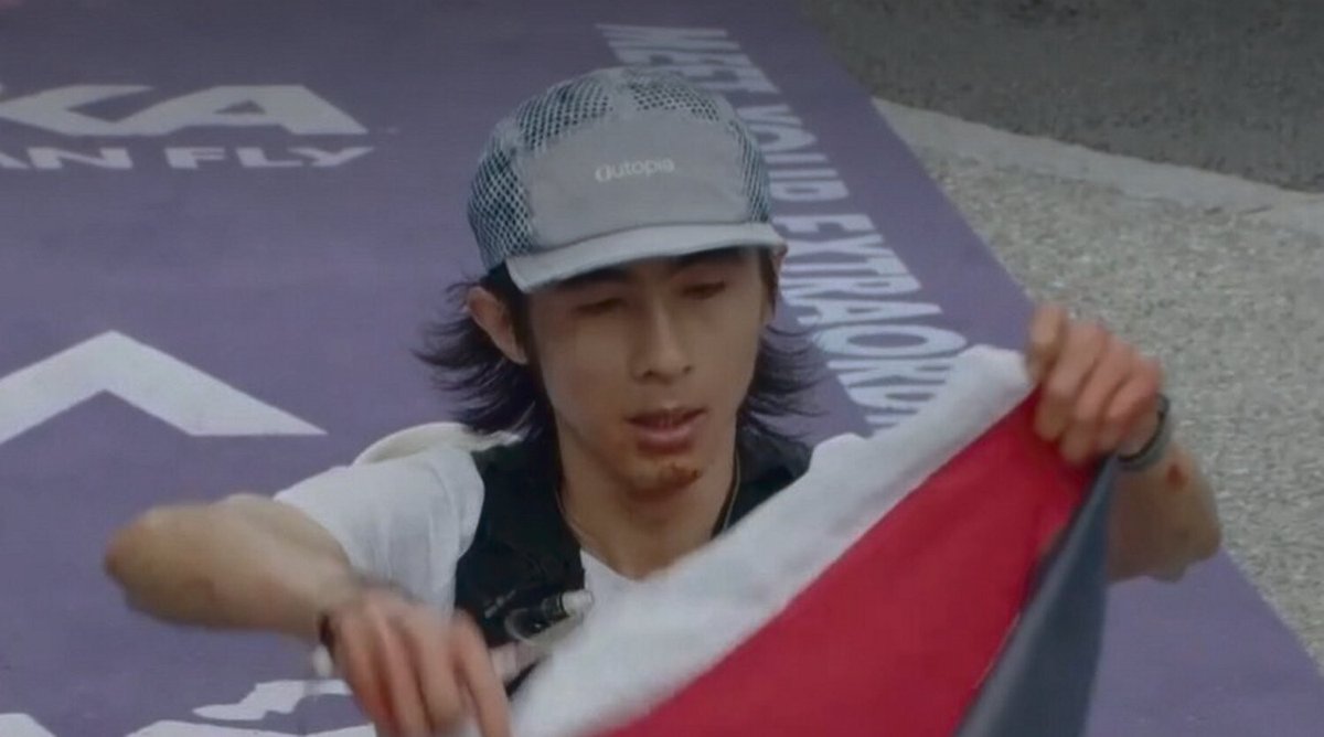 UTMB 2025 : le coureur chinois Yu Biao franchit la ligne d’arrivée en brandissant un drapeau palestinien pour dénoncer le silence face au génocide à Gaza 

➡️ l.humanite.fr/eyS