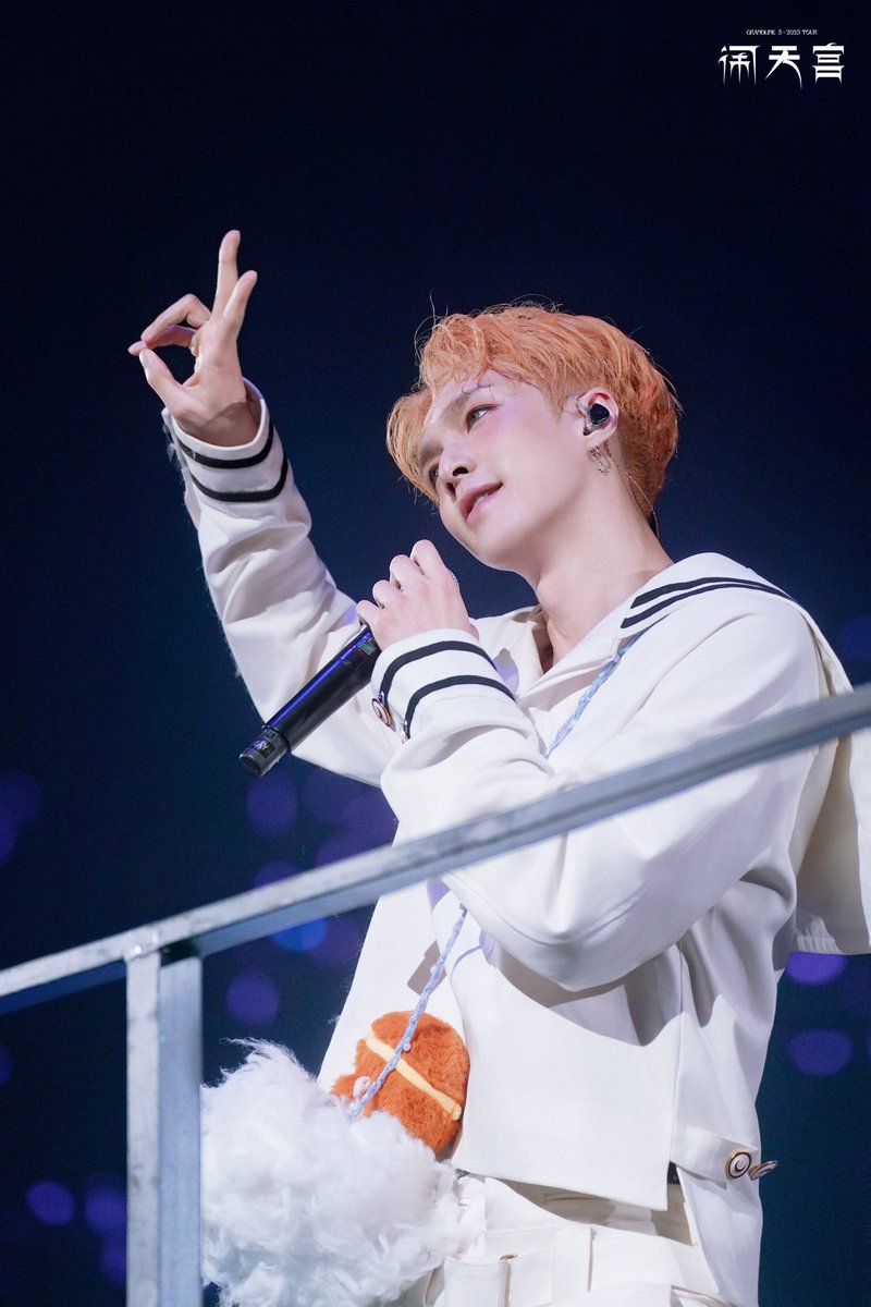 lay_studio's tweet photo. 📍The 2025 Lay Zhang “GRANDLINE 5· Rock the Heavenly Palace” Tour — Shenzhen Stop Day 2
📷 The Shenzhen voyage has come to a perfect close. See you next time, crew! https://t.co/Zx7pKg2Fp2