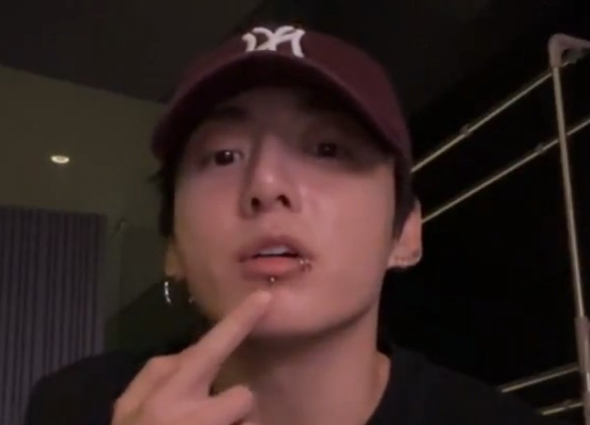 JK's got a new piercing 😍😍