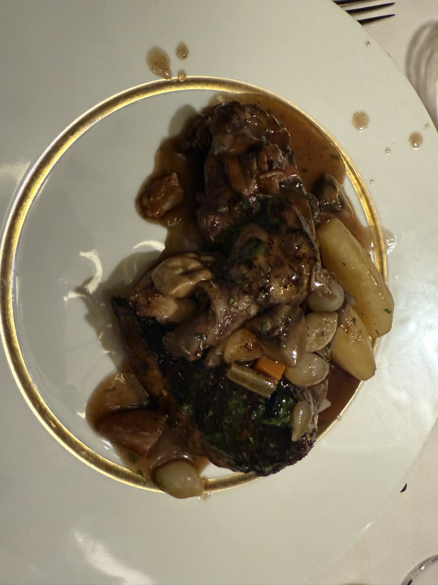 BigTurtler's tweet photo. Als Vorspeise gab es wieder den leckeren Ziegenkäse mit der roten Beete und dem Ruccola, das Hauptgericht war natürlich ein Coq au Vin und zum Dessert Marquise au Chocolat 😋

Etwas Charade hatten wir gestern auch noch geschaut. https://t.co/xNWTQxzYSC