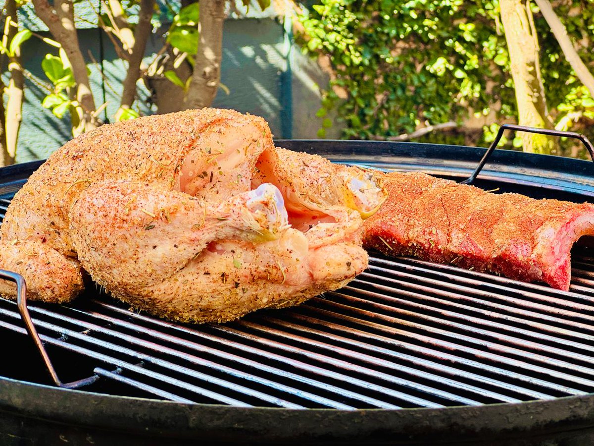 CookingSoulsa's tweet image. The countdown is on! 😁😀  We're prepping the menu for the next @DeliciousFestSA , and a whole lot of deliciousness is on the way. Think amazing chicken and ribs—and that's just the start. 

youtu.be/WjpR0NWK9Hg?si…

#dstvdeliciousfestival #cookingsoulpodcast🎙️ #hospitality