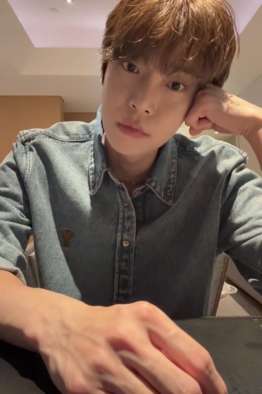 Do_zerry's tweet photo. 출장가서 남친이랑 페탐하는게 아닐리 없다는 생각만 오백개 했어 지금. 너 왜 아직 안자 내일 일찍 일어나야된다며라고 잔소리 500개 쏟아지는걸 “오빠 라부부 삿어???” 이 말로 대충 입막음 하고 싶다고!!!!! https://t.co/gV6h5zkke5