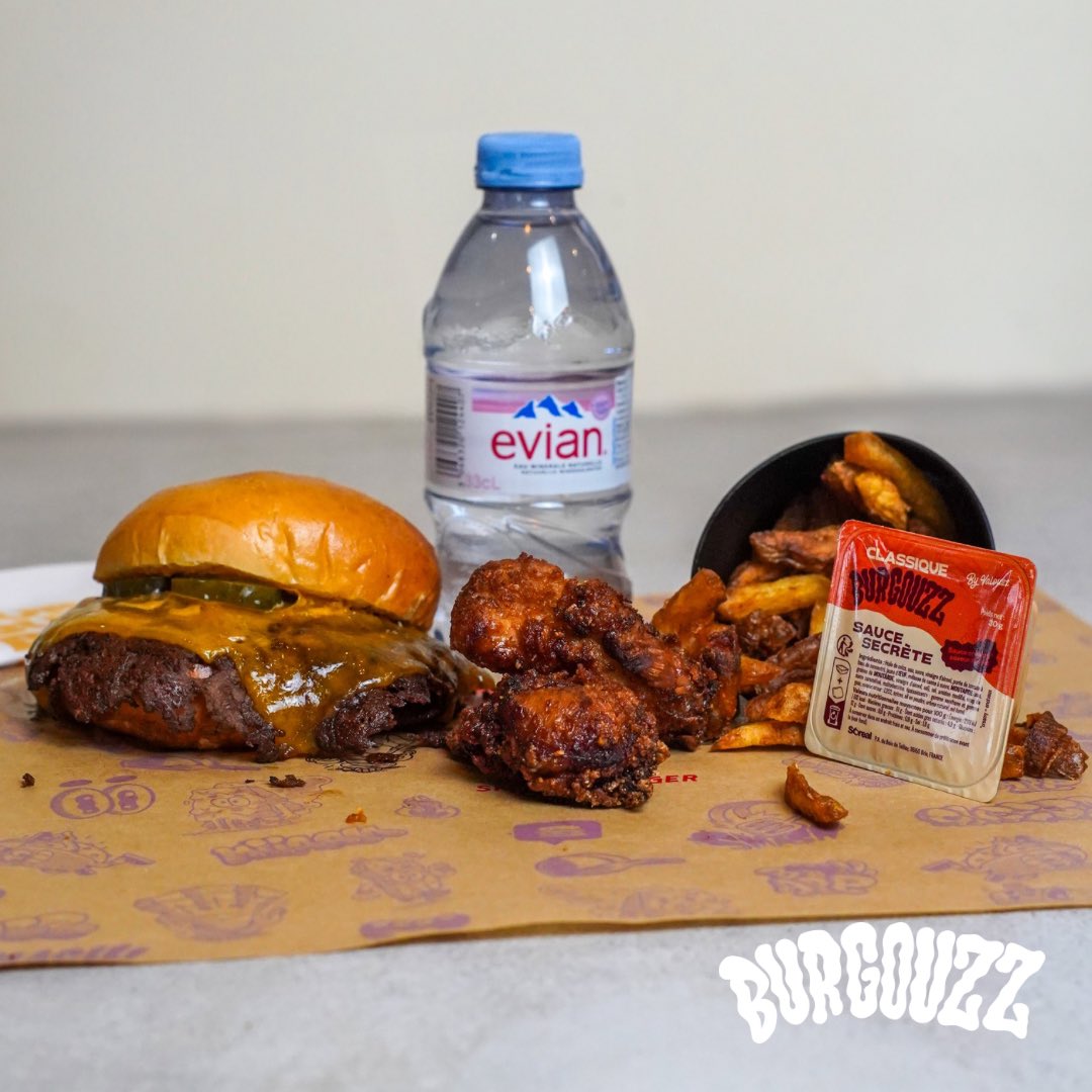 On lance le menu STARTER PACK à 11,90€ 🫰

Ton classic, tes frites maison, 2 larmes de poulet karaage + une bouteille d’eau. (Tout ce qu’il te faut dans le même menu) 😱 

📅 Disponible dès LUNDI à Rennes