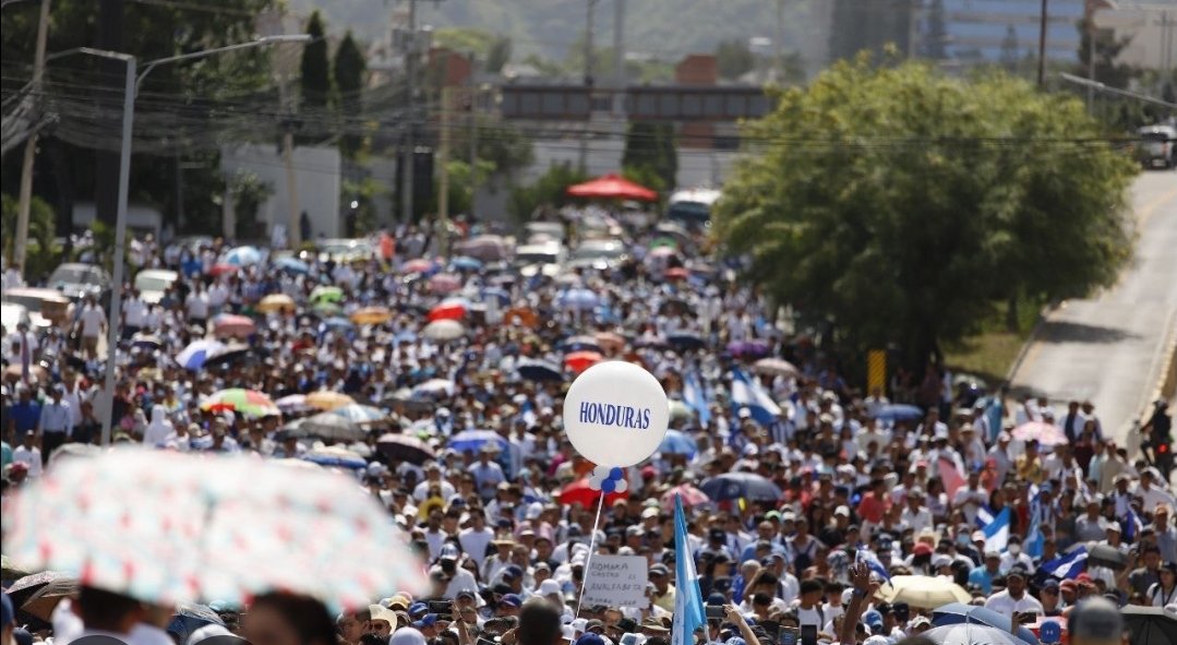 CAPACIDAD DE MOVILIZACIÓN DE LOS ACTORES DEL MUNDO POLÍTICO ELECTORAL EN ESTAS HONDURAS.

La tienen. La oposición y el oficialismo. Lo han demostrado antes de que inicie oficialmente la campaña electoral el 01 de septiembre 2025. Y honestamente, es importante que haya