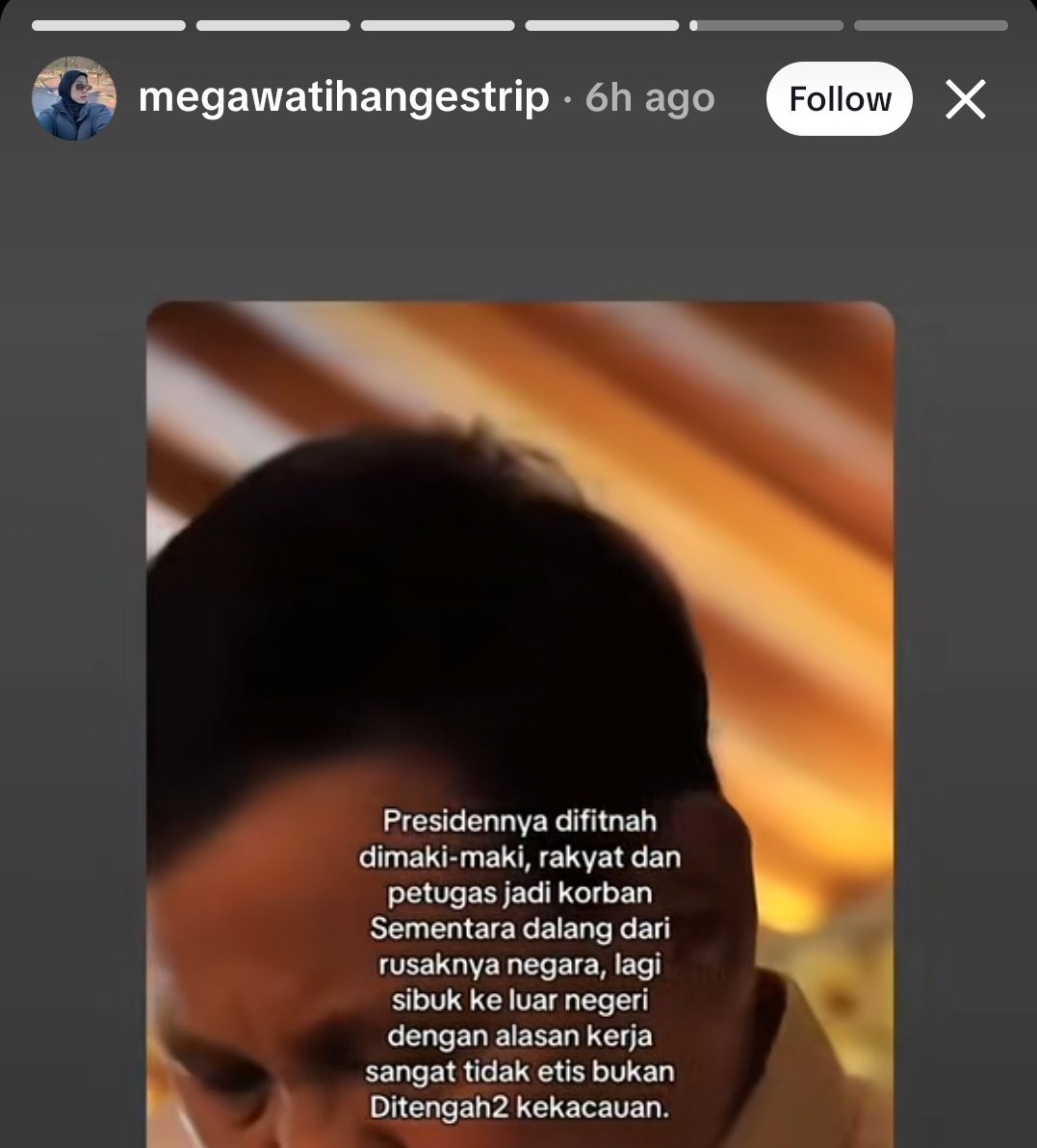 Please don't lead in another direction. It is just a reminder for all Indonesian Carats.

From now on, let's stop mentioning Megawati and just.. forget her. She doesn't deserve our attention anymore.