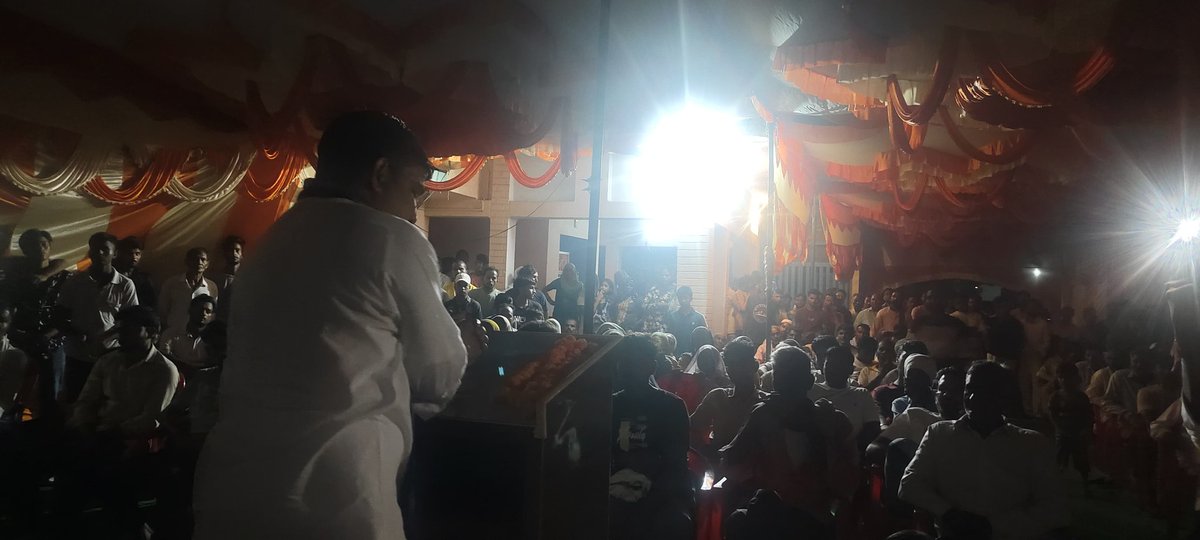 "भीम आर्मी एवं आज़ाद समाज पार्टी, विधानसभा-पुरकाज़ी (मुज़फ्फरनगर) के नेतृत्व में ग्राम रामपुर में आयोजित नुक्कड़ सभा को संबोधित करते हुए सामाजिक, आर्थिक व राजनीतिक परिवर्तन के लिए भीम आर्मी और A.S.P. को मज़बूत करने की अपील की।"