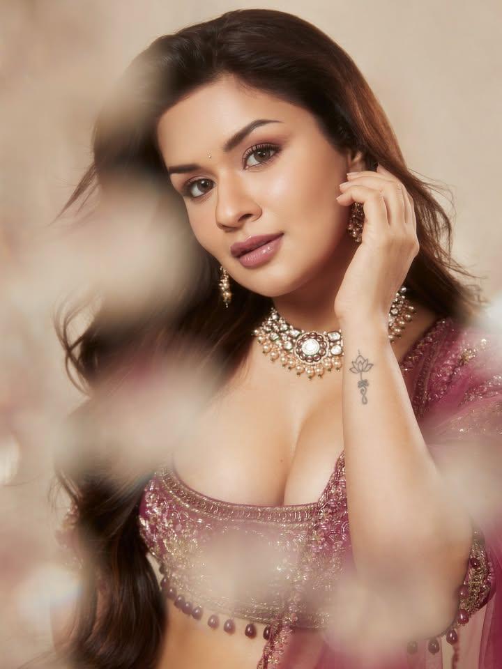 Avneet Kaur Instagram viral photos leaked selfie clothless romantic onlyfans Pinterest redit pictures  of her juicy curves saari backless salwar shirt ceamy figure tiktok, Imdb, Flickr, Tumblr cleavage exposing navel show armpit juicy lip navel,iduppu,kiss smooch Email Id, WhatsApp Number,