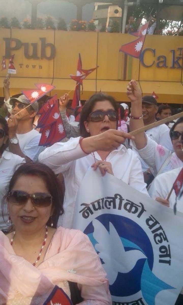🇳🇵रातो र 🌙 चंद्र सूर्य जंगी निशान हाम्रो, जिउंदो रगत सरी यो, बल्दो यो शान हाम्रो,हिमाल झैं अटल यो, झुकेन यो कहिले, लतरेन यो कहिले, जंगी निशान हाम्रो, जब सम्म चंद्र सूर्य आकाशमा रहंछ तब सम्म हुंछ आफ़नई रातो रगत हाम्रो 🇳🇵