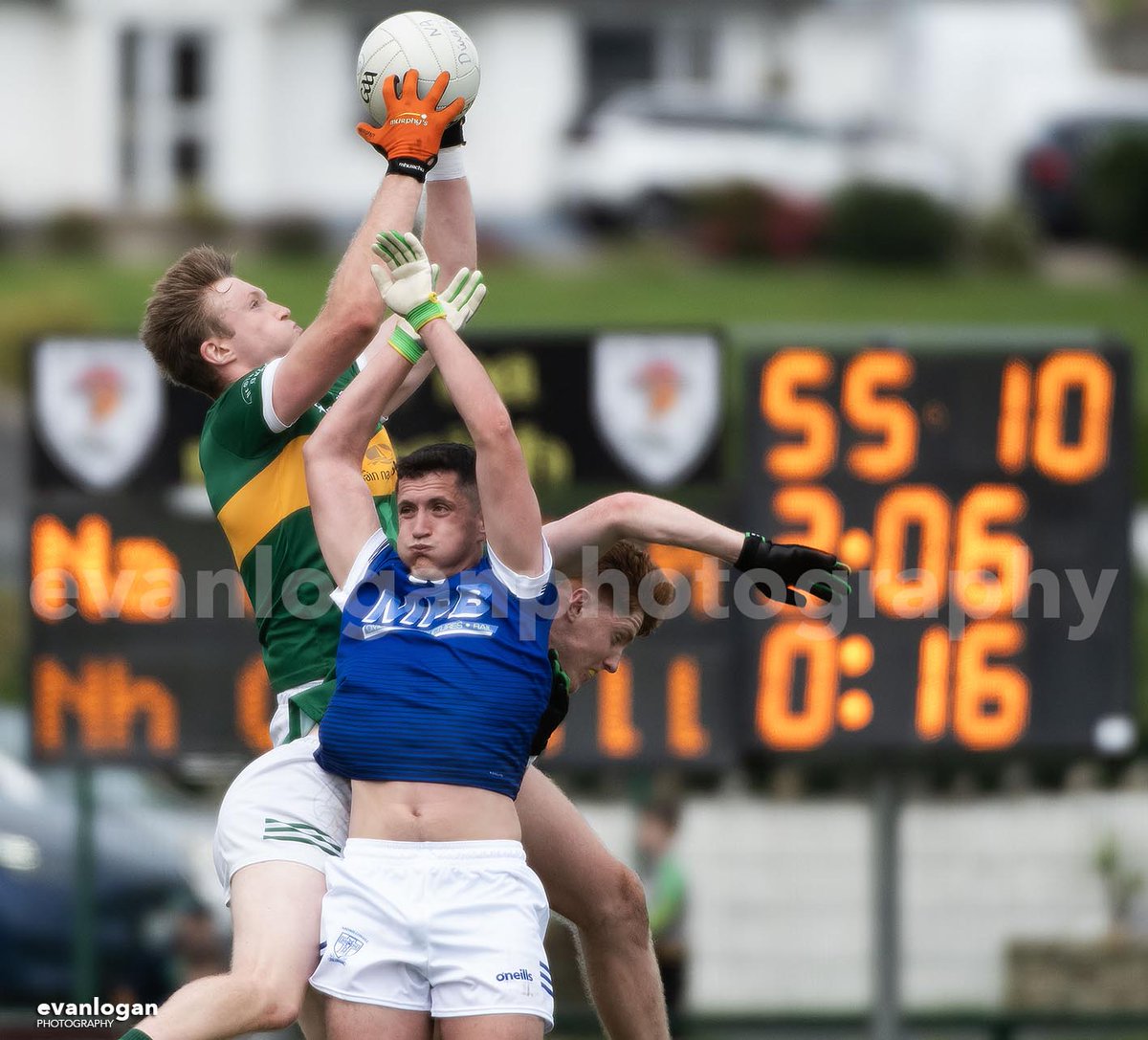 Meath GAA star and current <a href="/NaDunaibh/">CLG na nDúnaibh</a> player, Cian McBride, takes to the skies to win this high ball during today's game against Naomh Conaill in the <a href="/officialdonegal/">CLG Dhún na nGall</a> senior championship.