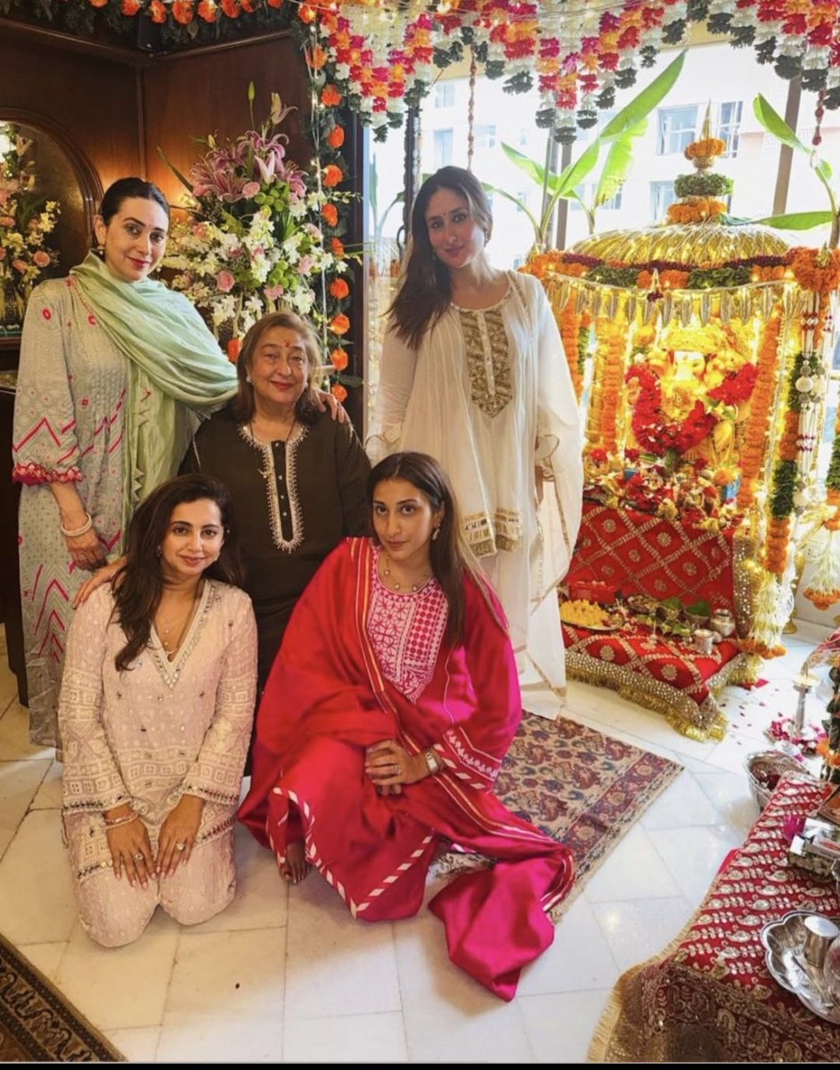 Team Karishma Kapoor 🇮🇳 tweet media