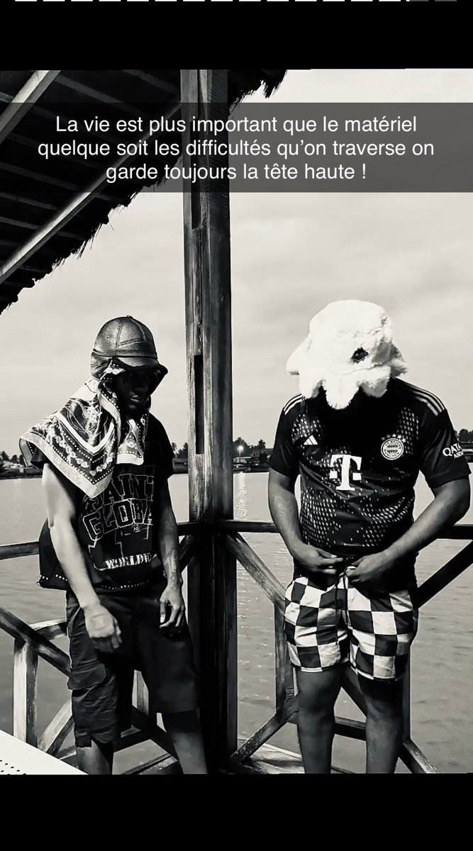 Raptime840779's tweet photo. Le couteau et Tchaikabo victime d’un accident ! Mais ils vont bien . QUE DIEU SOIT AVEC EUX🙏🏾.  #tchaikabo #lecouteau https://t.co/X7vPq0sGDW