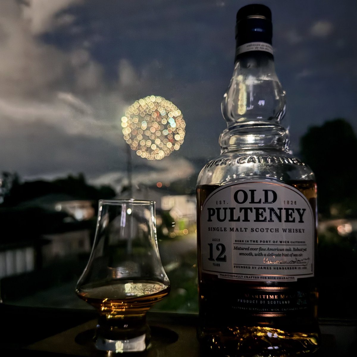 推しスコッチとの１枚

#ウイスキー #花火 #夏