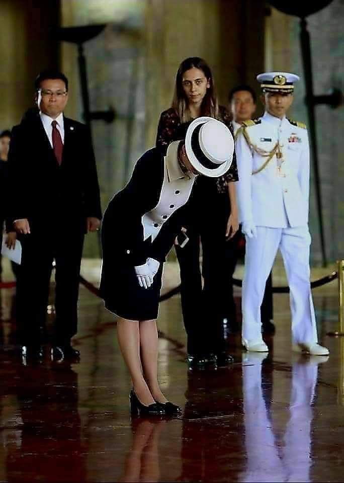 ATAM'IZIN huzurunda saygıyla eğilen japon prensesi 🙏♥️