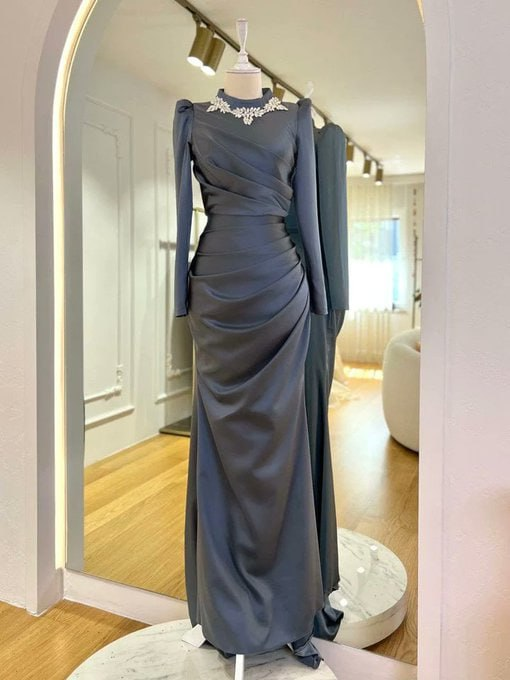 The little details make all the difference. Perfecting the art of subtle elegance of the day.