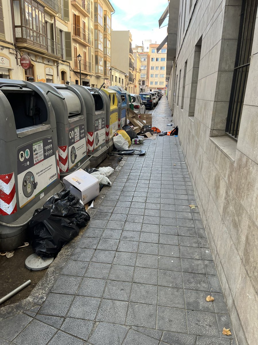 MartaSalvaR's tweet photo. @EMAYA_Palma PODEU VENIR A FER  NET. Com diu el sr batle. Que Palma està neta🤮🤢. I aixi cada dia. Aixo es ara MATEIX!!! @ajuntpalma https://t.co/izKkw9uxR4