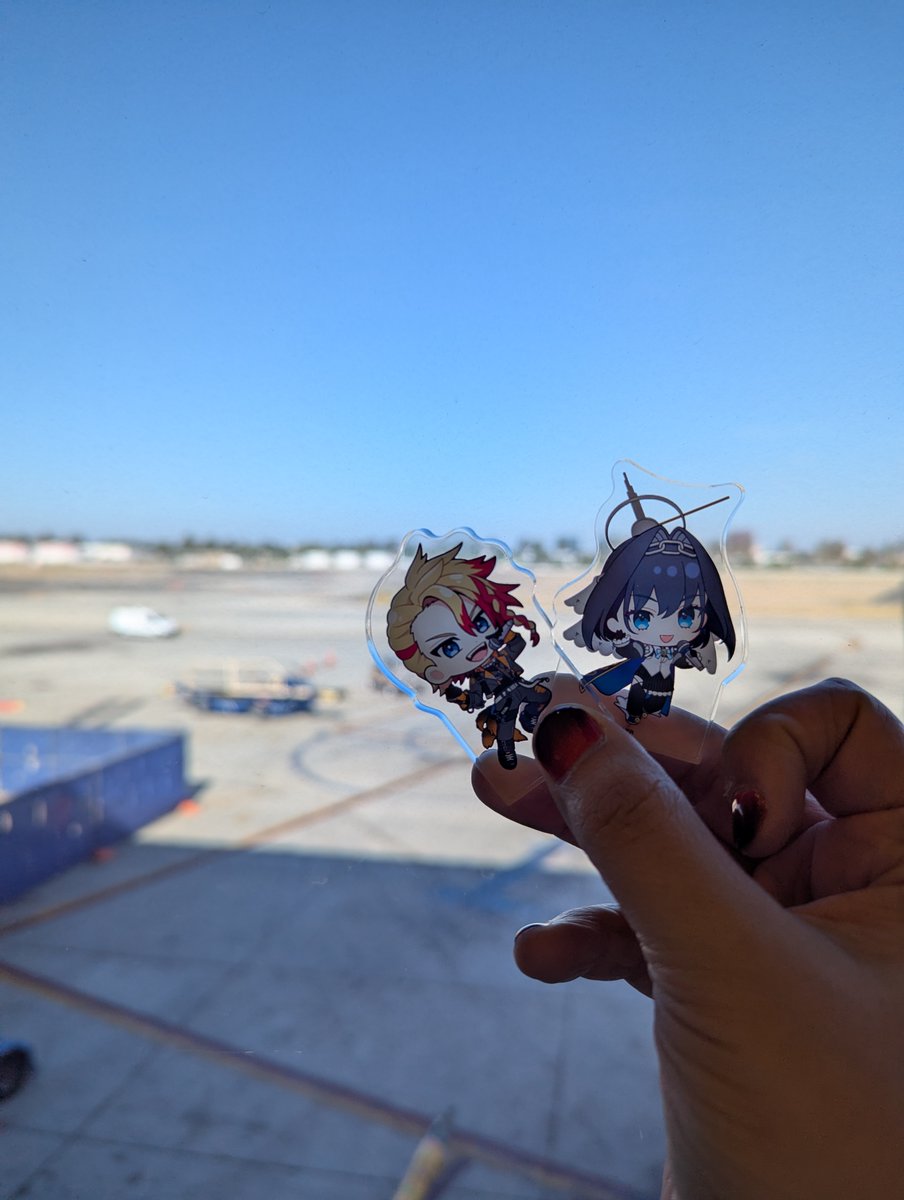 Flying home. Met Kronies in the wild for the first time and even more Tempura/Armada, watched Kronii moe moe kyun on the floor 💙, met Aniki again 🧡, lost my voice at Stars AND normal karaoke. Can't wait to do this again soon~

#AnimeImpulseOC #hololiveMeet #ArtXel #OKTK