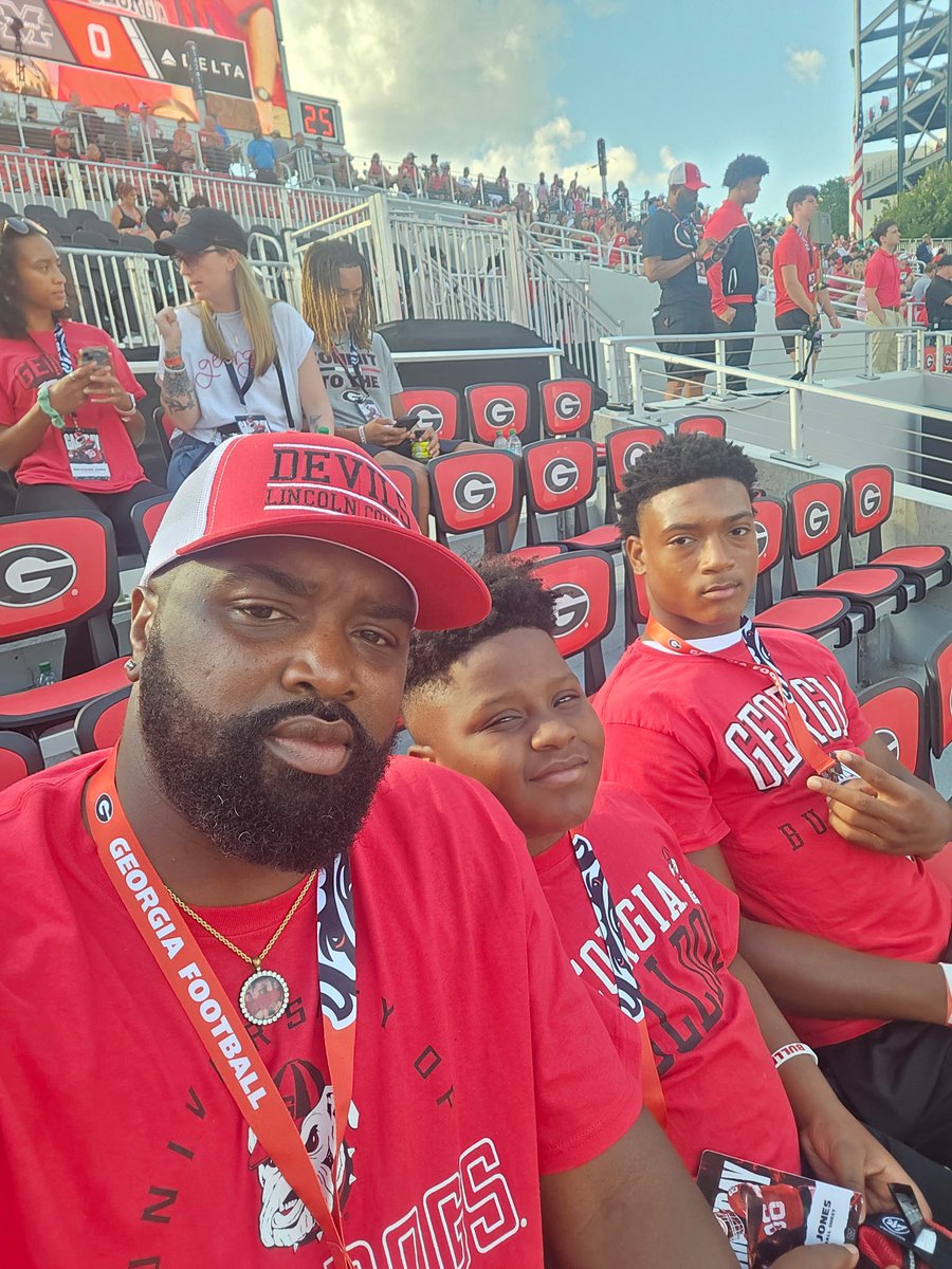 Enjoyed my first game day visit in Athens <a href="/GeorgiaFootball/">Georgia Football</a>. Thank you for showing me and my family a great time. <a href="/KirbySmartUGA/">Coach Kirby Smart</a> <a href="/JEllisUGA/">James Ellis</a> <a href="/CoachJCrawford/">Josh Crawford</a> <a href="/DHill39/">Coach David HILL</a> 
Dawgs on Top