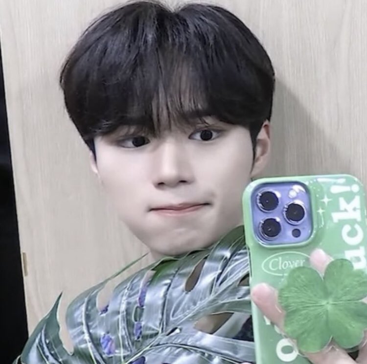 wjs143ILY's tweet image. 콩프들도 준서도 모두 행복한 9월 보내길 🍀