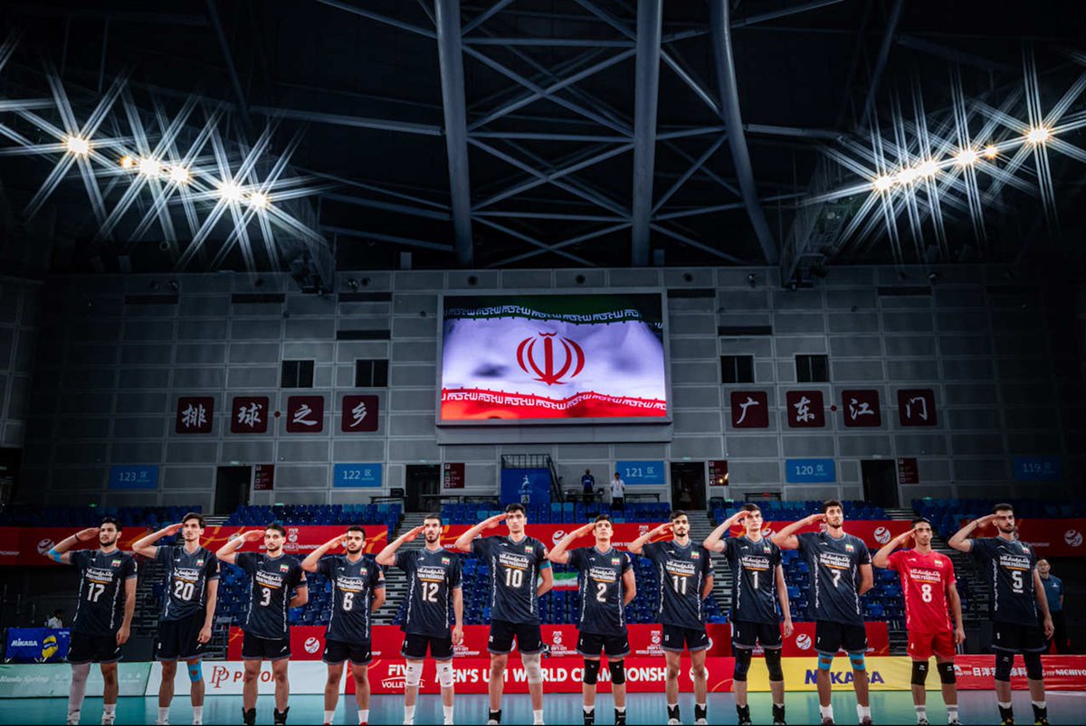 باسمه تعالى
أيها الشباب الأعزاء الأبطال في الكرة الطائرة،
لقد أفرحتم قلوب الشعب الإيراني بأدائكم الرائع. أشكركم جميعاً.