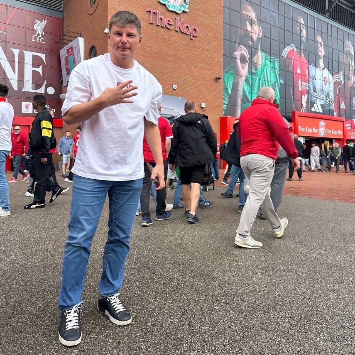 DailyAFC (@dailyafc) on Twitter photo ๐ธ Andrey Arshavin back at Anfield to watch Liverpool host Arsenal. ๐คซ4๏ธโฃ ๐ธ Andrey Arshavin back at Anfield to watch Liverpool host Arsenal. ๐คซ4๏ธโฃ