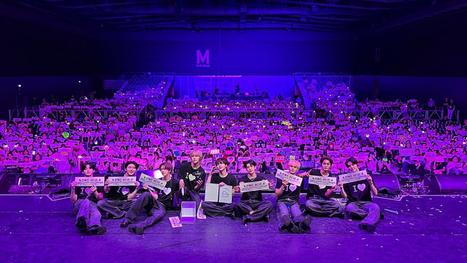 ขอบคุณควตที่มาเติมความสุขให้ลบตชาวไทยน้า หวังว่าจะได้เห็นควตมาไทยทุก ๆ ปีเลย หวังว่าแฟนคอนครั้งนี้จะทำให้มีคนมารักแล้วก็เอ็นดูควตเพิ่มขึ้น ได้จัดคอนในสถานที่ที่ใหญ่ขึ้น มีคนมาดูน้องเพิ่มขึ้นทุกครั้งที่มาไทย รักน้า หวังว่าครั้งหน้าเราจะได้เจอกันอีกนะครับ💖🫶🏻