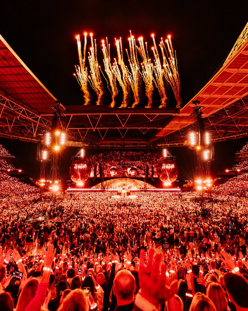coldplay's tweet image. Show #218, London

#MusicOfTheSpheresWorldTour