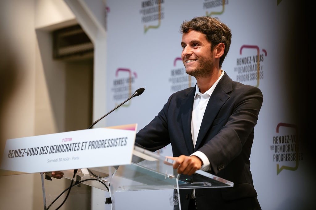 GAttalActu's tweet image. 🇫🇷📸 Avancer “Ensemble” pour bâtir une société de progrès !

— L&apos;ancien Premier ministre @GabrielAttal participait ce samedi à la réunion de rentrée des “Démocrates &amp;amp; Progressistes” (ex- Territoires de Progrès) rassemblés autour de Xavier Iacovelli.

#RDDP #DP_LeParti