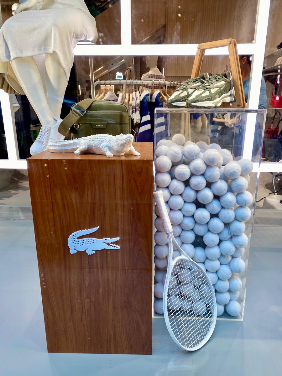 NovakFanClub's tweet image. Appreciation post for Team Lacoste at the 5th Avenue store 😊

Special thanks to Bridgette, the store manager, for her kindness with #nolefam ❤️🐊

This store is like Dreamland for #nolefam and tennis fans 🎾

@Niko_Rako @tguibert
@DjokerNole

📸 @Magdalena_Max_