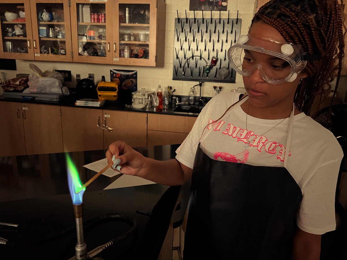 JeffOShields2's tweet image. Nothing beats the feeling that a teacher gets when his student discovers #TheJoyOfLearning. This #FlameTestLab is always a big hit with my students . . . 
I ❤️ it, too! #mroshieldschemistry #SCIENCE #CHEMISTRY #WestwoodChemistry 🧪 🥽 
@WHS_Redhawks #WeAreWestwood