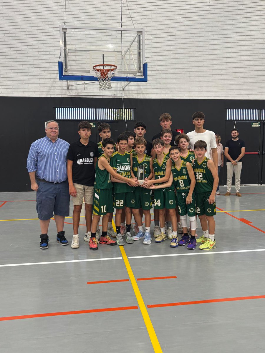 🗣Acaba la VIII edició de l'U13 Masculí.  Felicitats a tots els jugadors pel nivell que han demostrat a la pista. Aquests han estat els equips guardonats i el MVP

🥇 Lions of the Nord
🥈 <a href="/SbdSudBasquet/">𝙎𝘼𝘽𝘼𝘿𝙀𝙇𝙇 𝘽𝙌 𝙑𝘼𝙇𝙇𝙀𝙎</a> 
🥉 <a href="/BasketBasePenya/">Bàsquet Base Penya</a> 
⭐Isaac Essone

<a href="/AjVilafant/">Ajuntament de Vilafant</a>  #torneigU13vilafant25