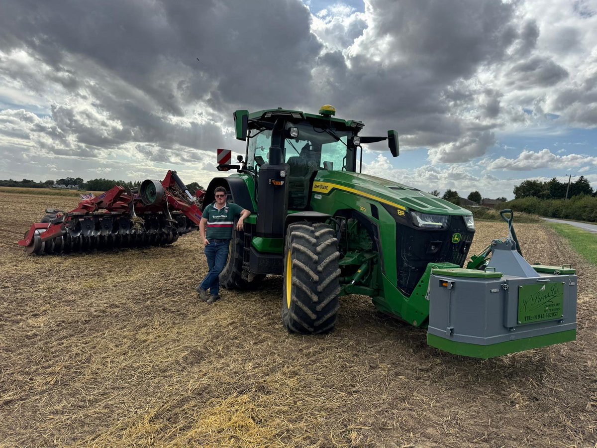 jack_kooreman's tweet photo. Cultivations cracking on. The list of fields is gradually getting shorter. #sumotrio #johndeere https://t.co/nc4hpFVMAY