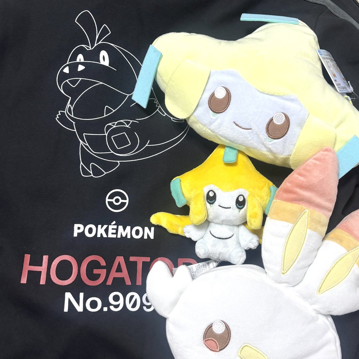 33k8mi's tweet image. 삿어요
아주기엽지
뜨아거져지!는 근데 너무 두꺼워서 빨리 겨울이 오면 조켓다!!!!! 😙